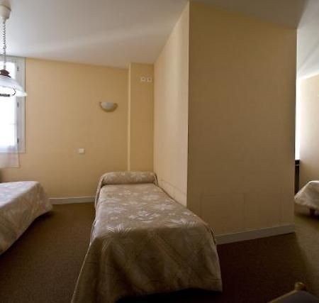 Hotel D'Italie ルルド 部屋 写真